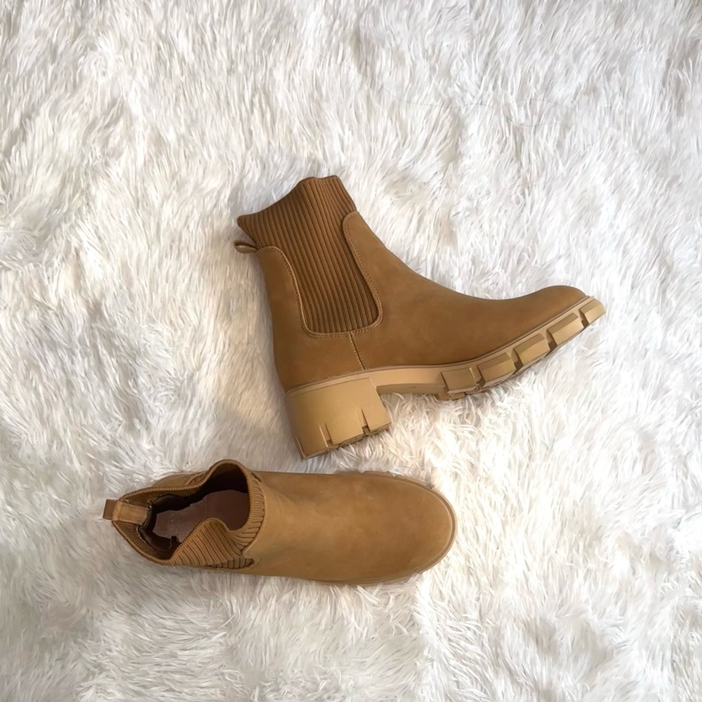Women’s Tan Chelsea Boots Chunky Heel Size 7